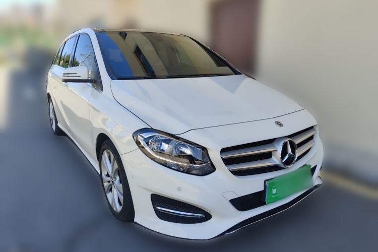 Used Mercedes-Benz B-Class 2017 B 200 Sport Edition Front Right 45 Deg