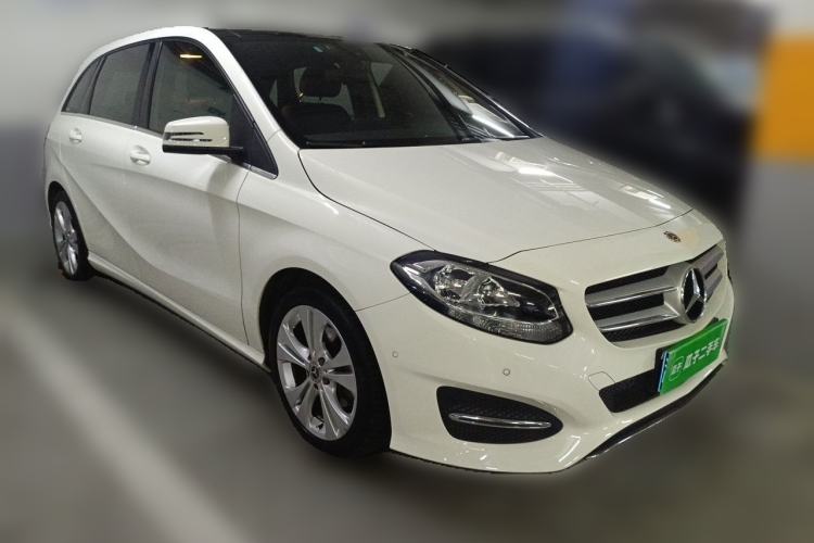 Used Mercedes-Benz B-Class 2017 B 200 Sport Edition Front Right 45 Deg