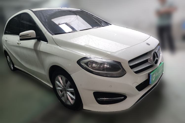 Used Mercedes-Benz B-Class 2017 B 180 Front Right 45 Deg