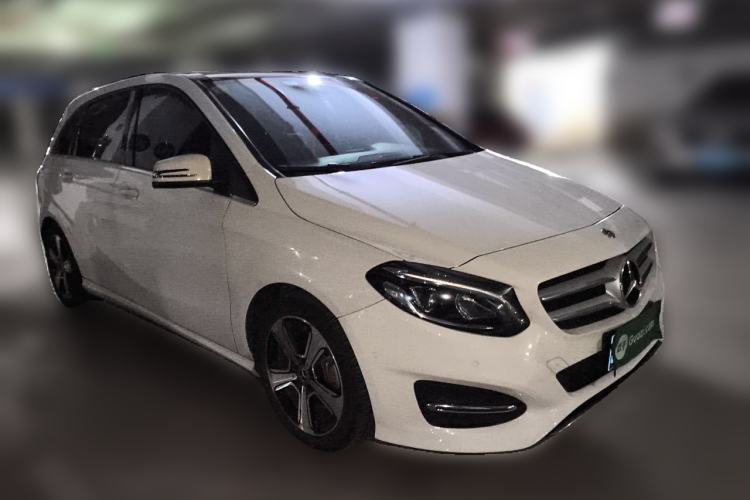 Used Mercedes-Benz B-Class 2017 B 200 Fashion Model Front Right 45 Deg