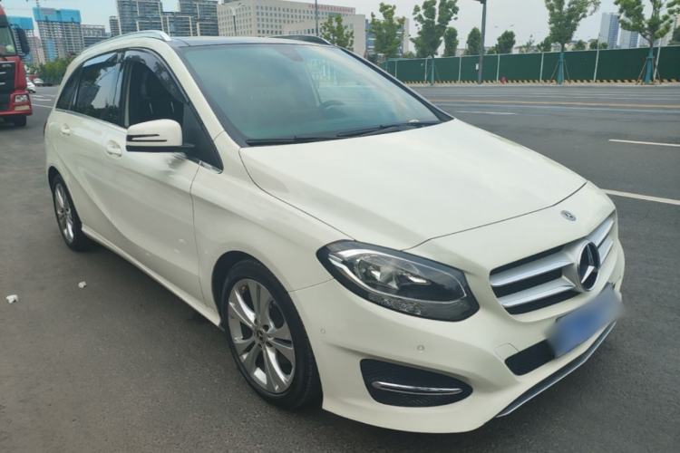 Used Mercedes-Benz B-Class 2017 B 200 Sport Edition Front Right 45 Deg