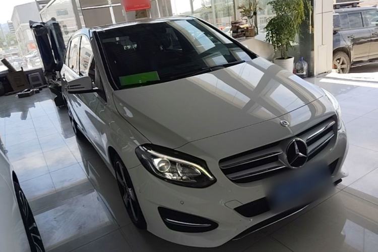 Used Mercedes-Benz B-Class 2017 B 200 Fashion Model Front Right 45 Deg