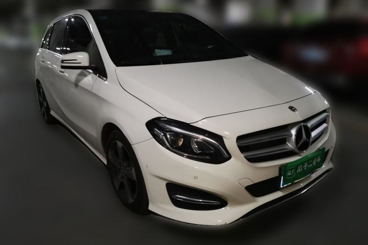 Used Mercedes-Benz B-Class 2017 B 200 Fashion Model Front Right 45 Deg
