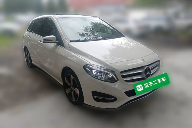 Used Mercedes-Benz B-Class 2017 B 200 Fashion Model Front Right 45 Deg