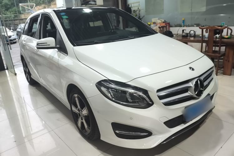 Used Mercedes-Benz B-Class 2017 B 200 Fashion Model Front Right 45 Deg