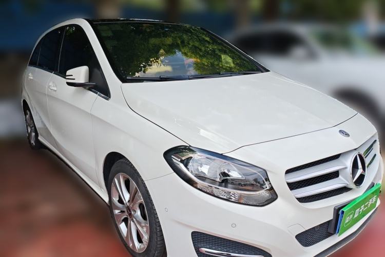 Used Mercedes-Benz B-Class 2017 B 200 Sport Edition Front Right 45 Deg