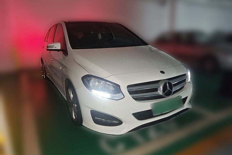 Used Mercedes-Benz B-Class 2017 B 200 Sport Edition Front Right 45 Deg