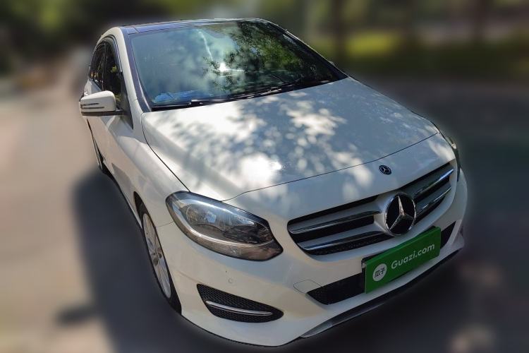 Used Mercedes-Benz B-Class 2017 B 200 Sport Edition Front Right 45 Deg