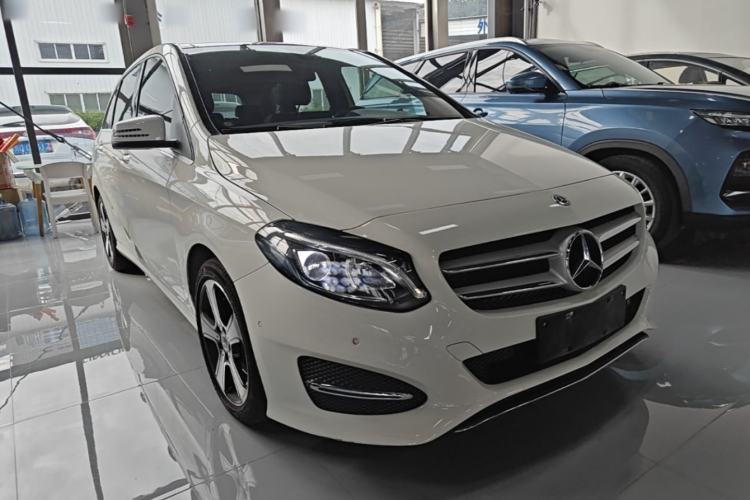 Used Mercedes-Benz B-Class 2017 B 200 Fashion Model Front Right 45 Deg