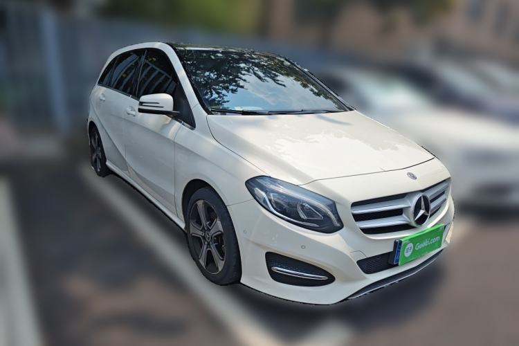 Used Mercedes-Benz B-Class 2017 B 200 Fashion Model Front Right 45 Deg