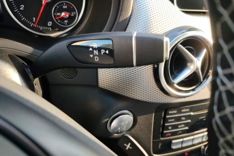 Used Mercedes-Benz B-Class 2017 B 200 Sport Edition Gear Lever