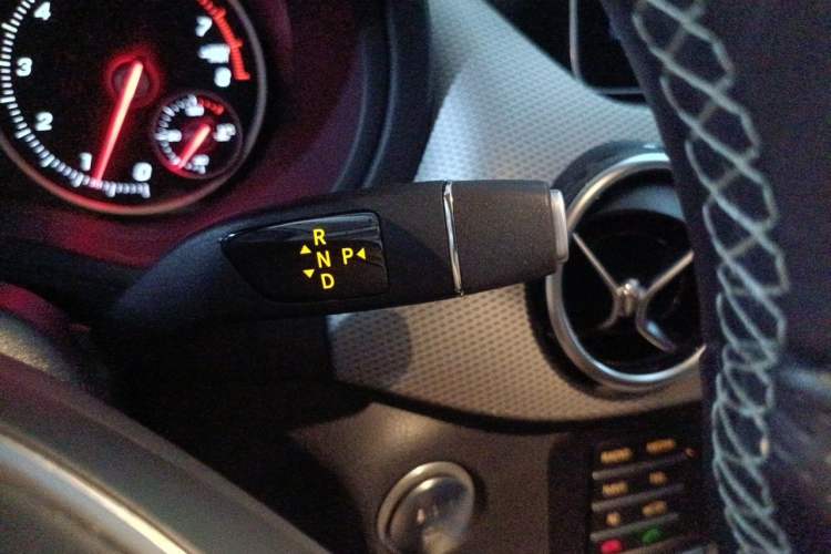 Used Mercedes-Benz B-Class 2017 B 200 Sport Edition Gear Lever