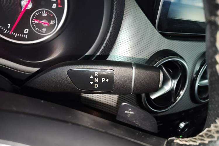 Used Mercedes-Benz B-Class 2017 B 200 Fashion Model Gear Lever