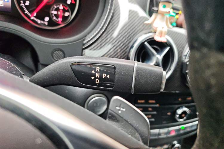 Used Mercedes-Benz B-Class 2017 B 200 Polar Limited Edition Gear Lever