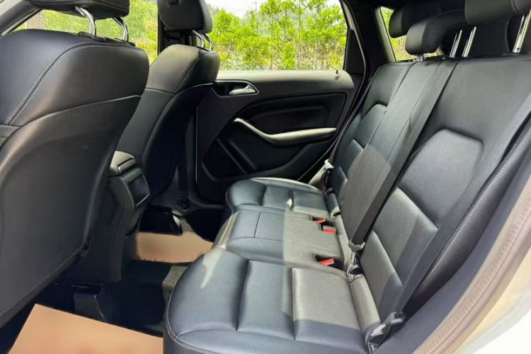 Used Mercedes-Benz B-Class 2017 B 200 Sport Edition Interior 1