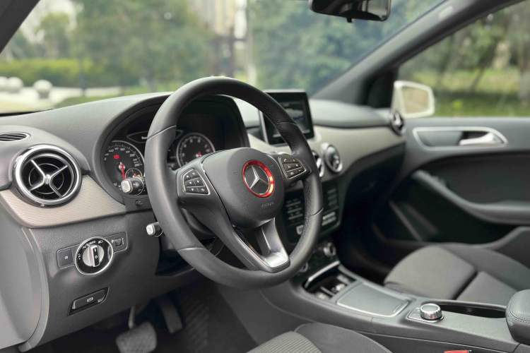 Used Mercedes-Benz B-Class 2017 B 180 Interior 1