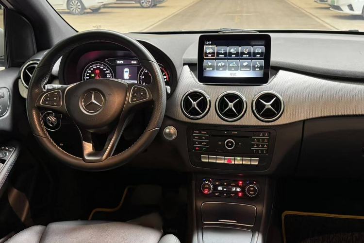 Used Mercedes-Benz B-Class 2017 B 200 Fashion Model Interior 1