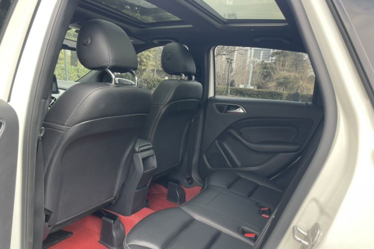 Used Mercedes-Benz B-Class 2017 B 200 Sport Edition Interior 2