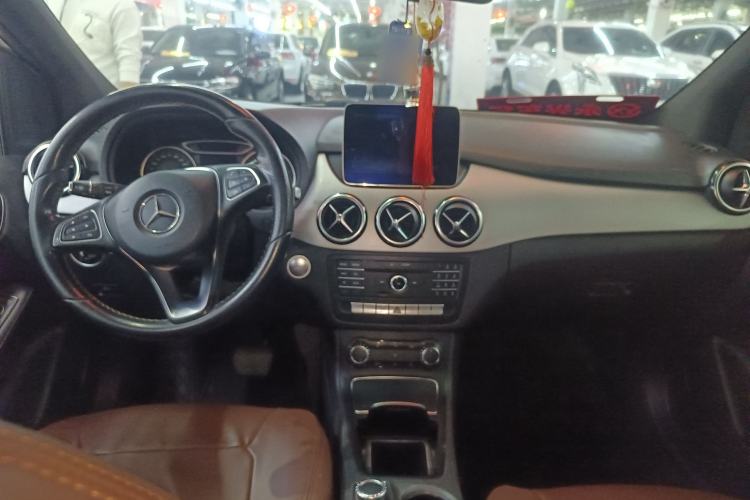 Used Mercedes-Benz B-Class 2017 B 200 Sport Edition Interior 2