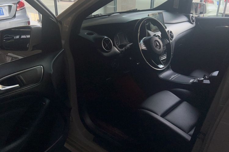 Used Mercedes-Benz B-Class 2017 B 200 Sport Edition Interior 2