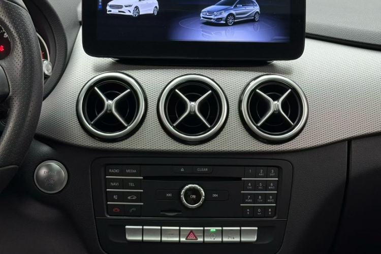 Used Mercedes-Benz B-Class 2017 B 200 Sport Edition Interior 3