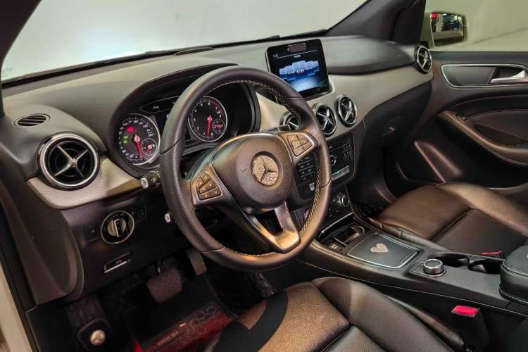 Used Mercedes-Benz B-Class 2017 B 200 Sport Edition Interior 3