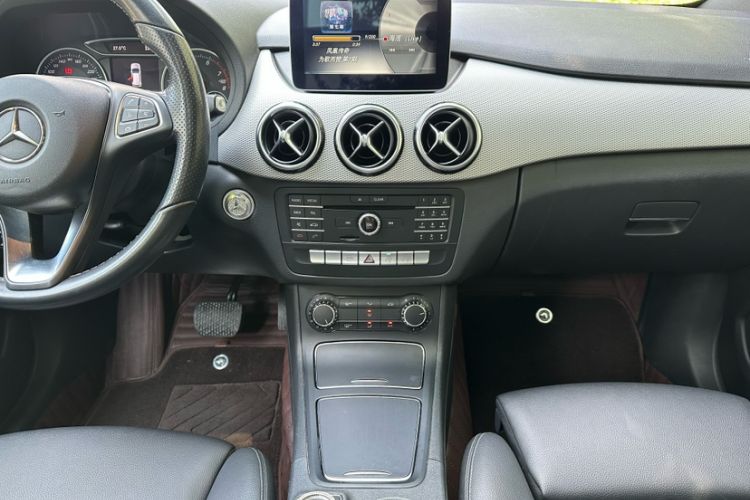 Used Mercedes-Benz B-Class 2017 B 200 Sport Edition Interior 3