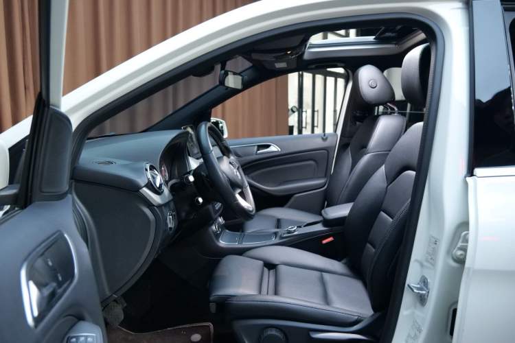 Used Mercedes-Benz B-Class 2017 B 200 Sport Edition Interior 3