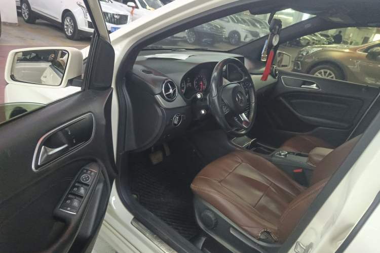Used Mercedes-Benz B-Class 2017 B 200 Sport Edition Interior 3