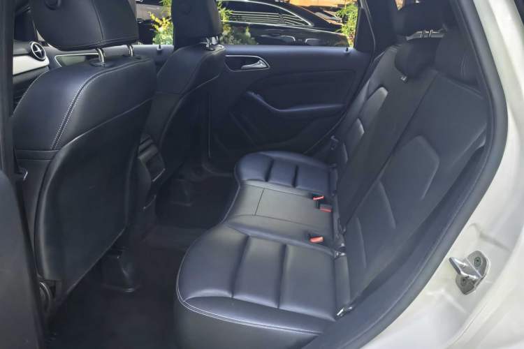 Used Mercedes-Benz B-Class 2017 B 200 Sport Edition Interior 4