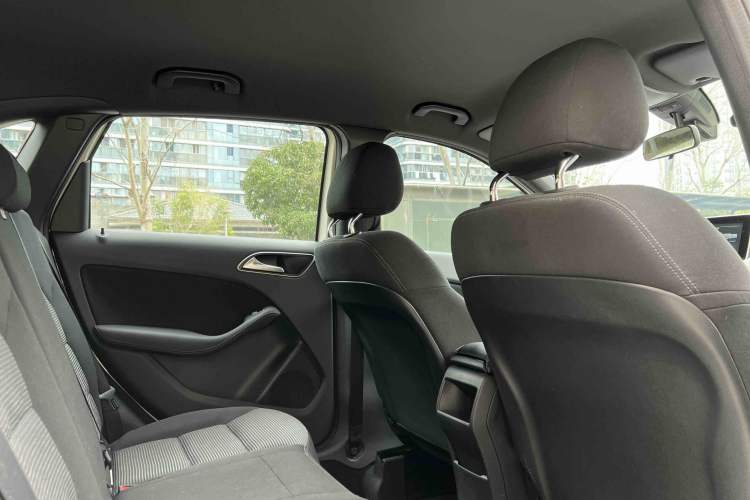 Used Mercedes-Benz B-Class 2017 B 180 Interior 4