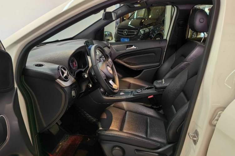 Used Mercedes-Benz B-Class 2017 B 200 Sport Edition Interior 4