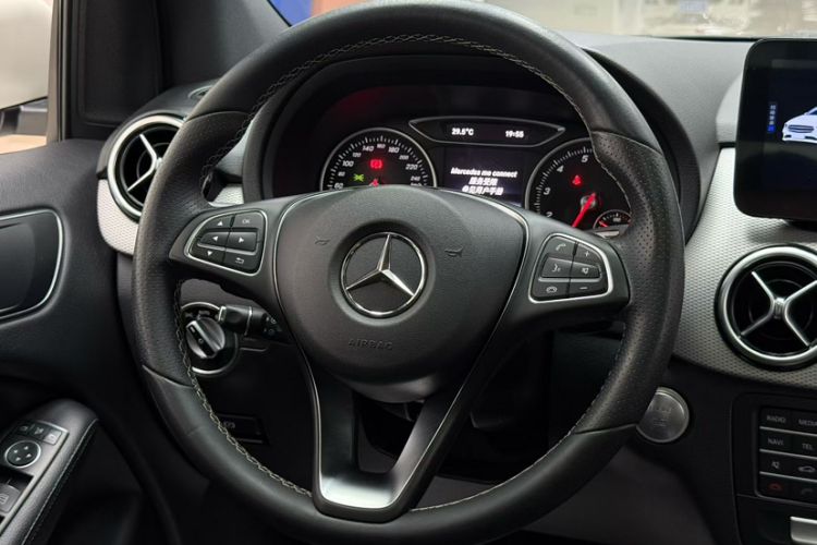Used Mercedes-Benz B-Class 2017 B 200 Sport Edition Interior 5
