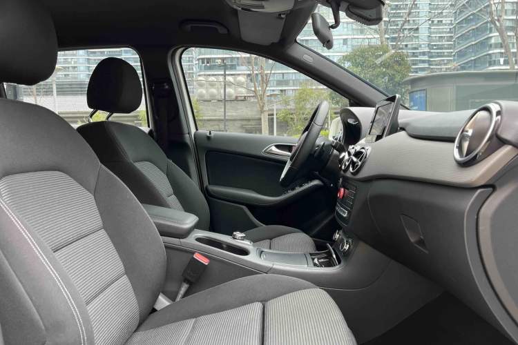 Used Mercedes-Benz B-Class 2017 B 180 Interior 5