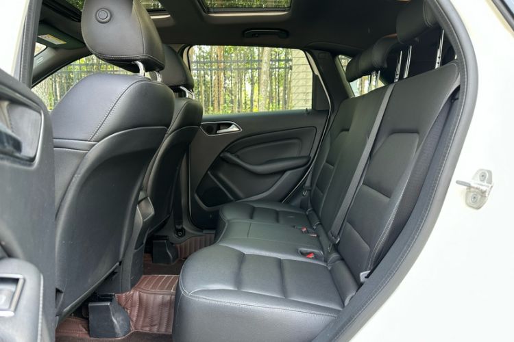 Used Mercedes-Benz B-Class 2017 B 200 Sport Edition Interior 5