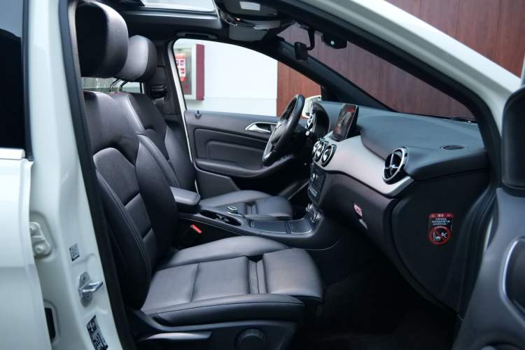 Used Mercedes-Benz B-Class 2017 B 200 Sport Edition Interior 5