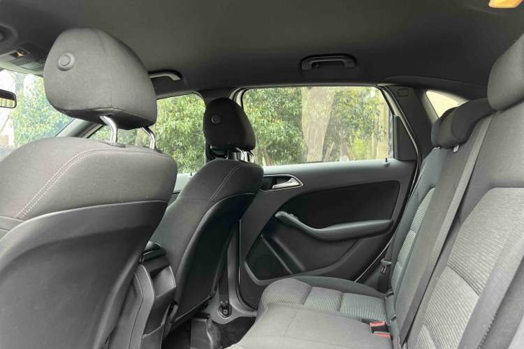 Used Mercedes-Benz B-Class 2017 B 180 Interior 6