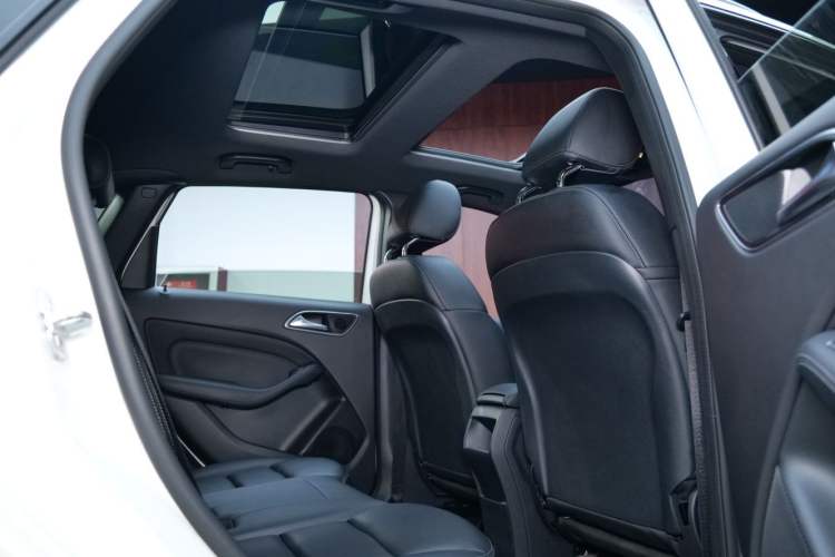 Used Mercedes-Benz B-Class 2017 B 200 Sport Edition Interior 6