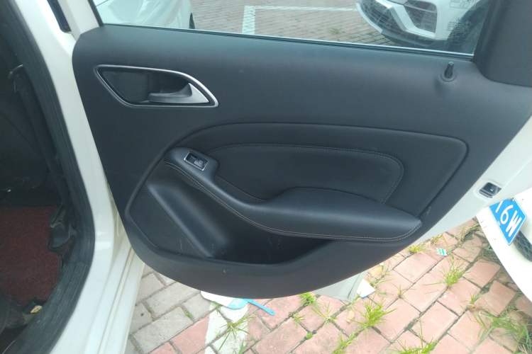 Used Mercedes-Benz B-Class 2017 B 200 Sport Edition Interior 6