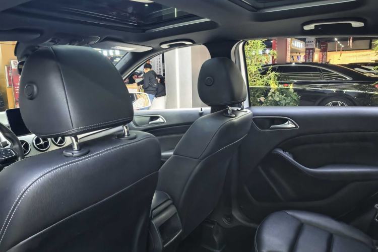 Used Mercedes-Benz B-Class 2017 B 200 Sport Edition Interior 7