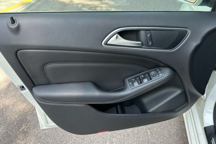 Used Mercedes-Benz B-Class 2017 B 200 Sport Edition Interior 7