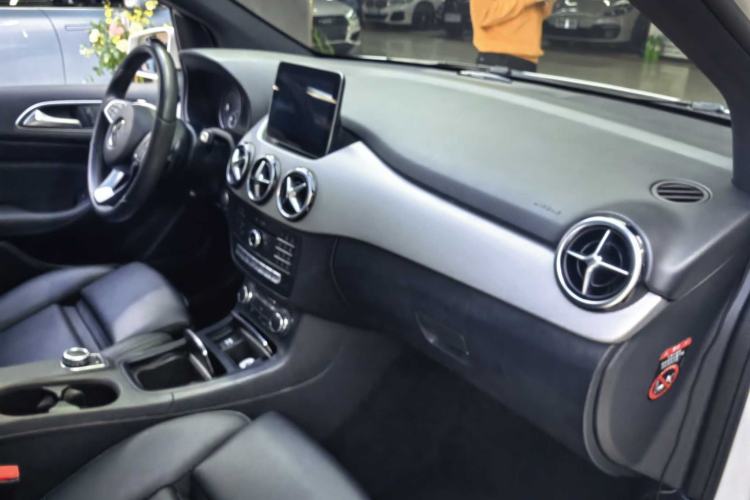 Used Mercedes-Benz B-Class 2017 B 200 Sport Edition Interior 8