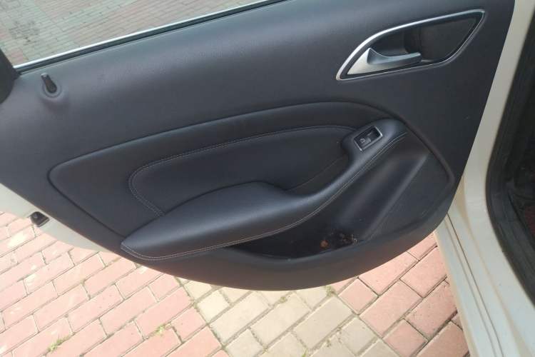 Used Mercedes-Benz B-Class 2017 B 200 Sport Edition Interior 8