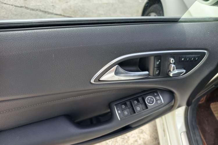 Used Mercedes-Benz B-Class 2017 B 200 Fashion Model Interior 8