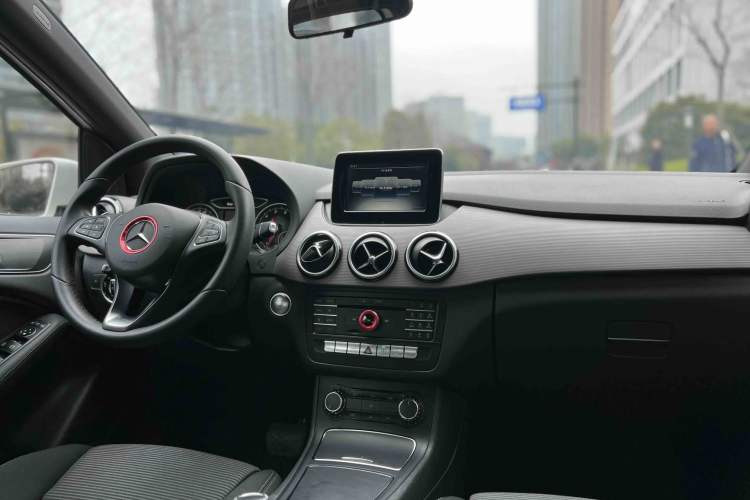 Used Mercedes-Benz B-Class 2017 B 180 Interior 9