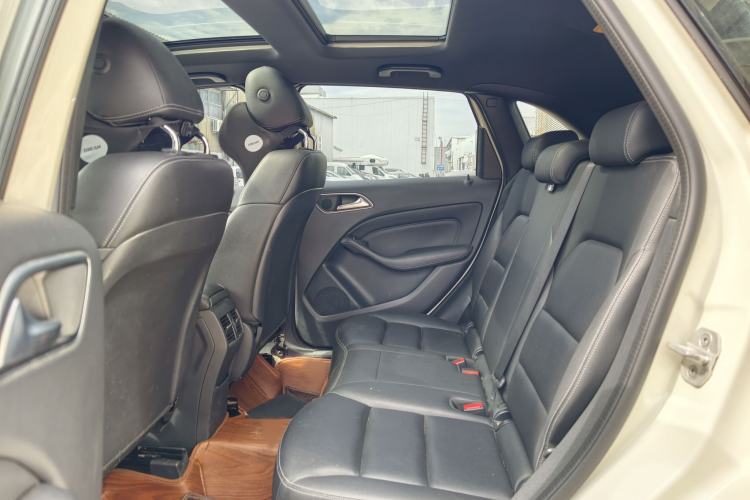 Used Mercedes-Benz B-Class 2017 B 200 Fashion Model Interior 9