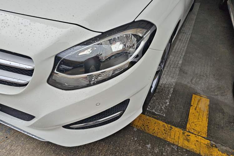 Used Mercedes-Benz B-Class 2017 B 200 Sport Edition Left Front Headlight