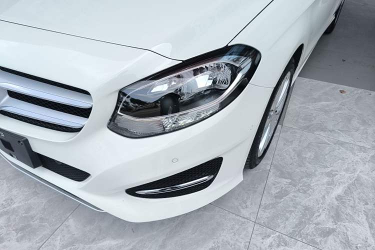 Used Mercedes-Benz B-Class 2017 B 200 Sport Edition Left Front Headlight