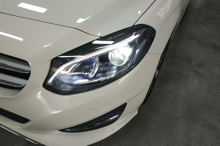 Used Mercedes-Benz B-Class 2017 B 200 Fashion Model Left Front Headlight