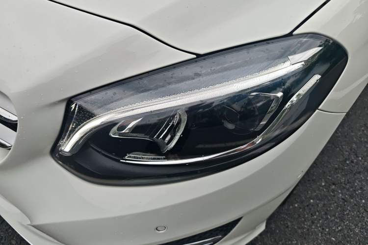 Used Mercedes-Benz B-Class 2017 B 200 Fashion Model Left Front Headlight